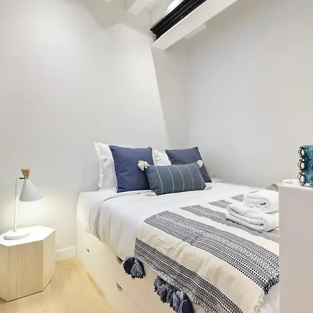 Modern Chic Two Bedroom In *