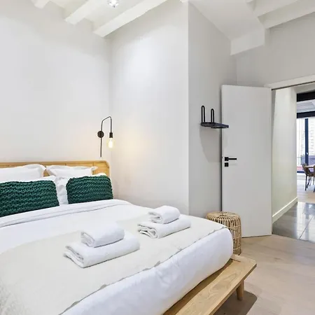 Modern Chic Two Bedroom In דירה פריז