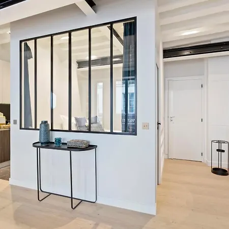דירה Modern Chic Two Bedroom In *
