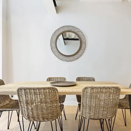 Modern Chic Two Bedroom In *