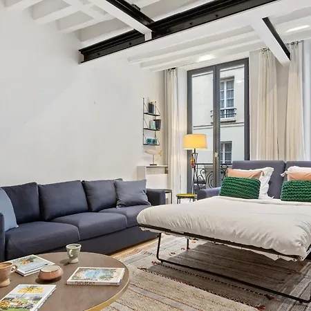 Modern Chic Two Bedroom In פריז