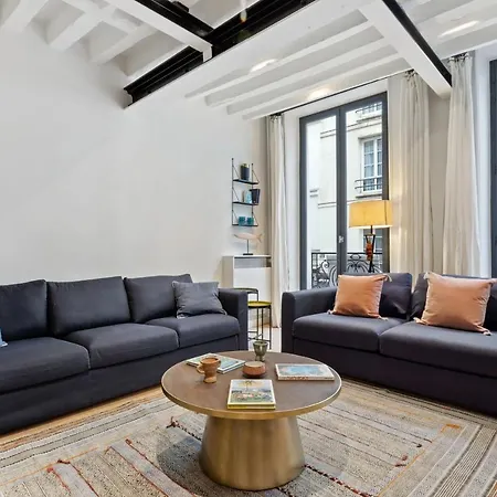 Modern Chic Two Bedroom In דירה פריז